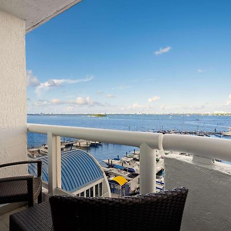 Doubletree By Hilton Grand Hotel Biscayne Bay Miami Exterior foto
