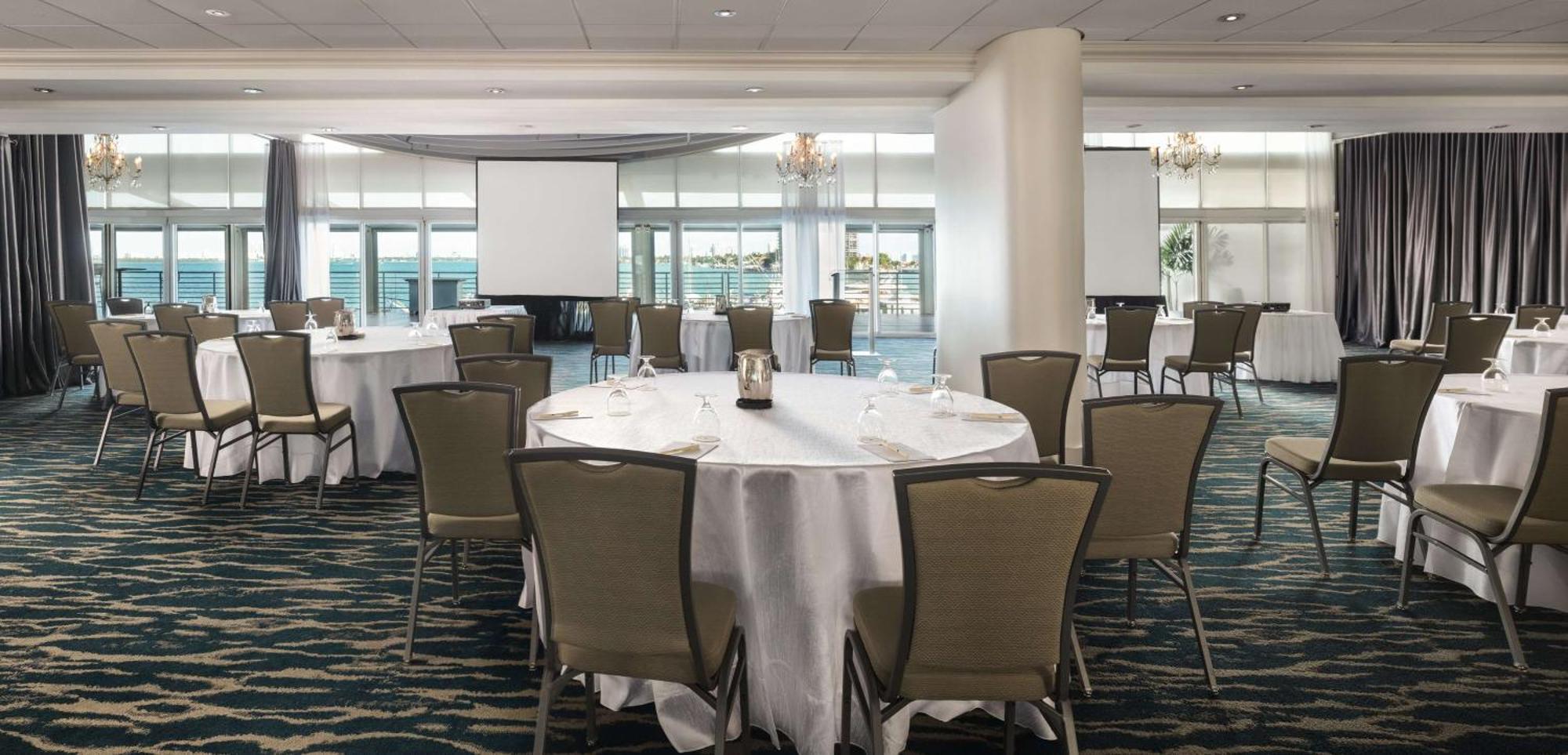 Doubletree By Hilton Grand Hotel Biscayne Bay Miami Exterior foto