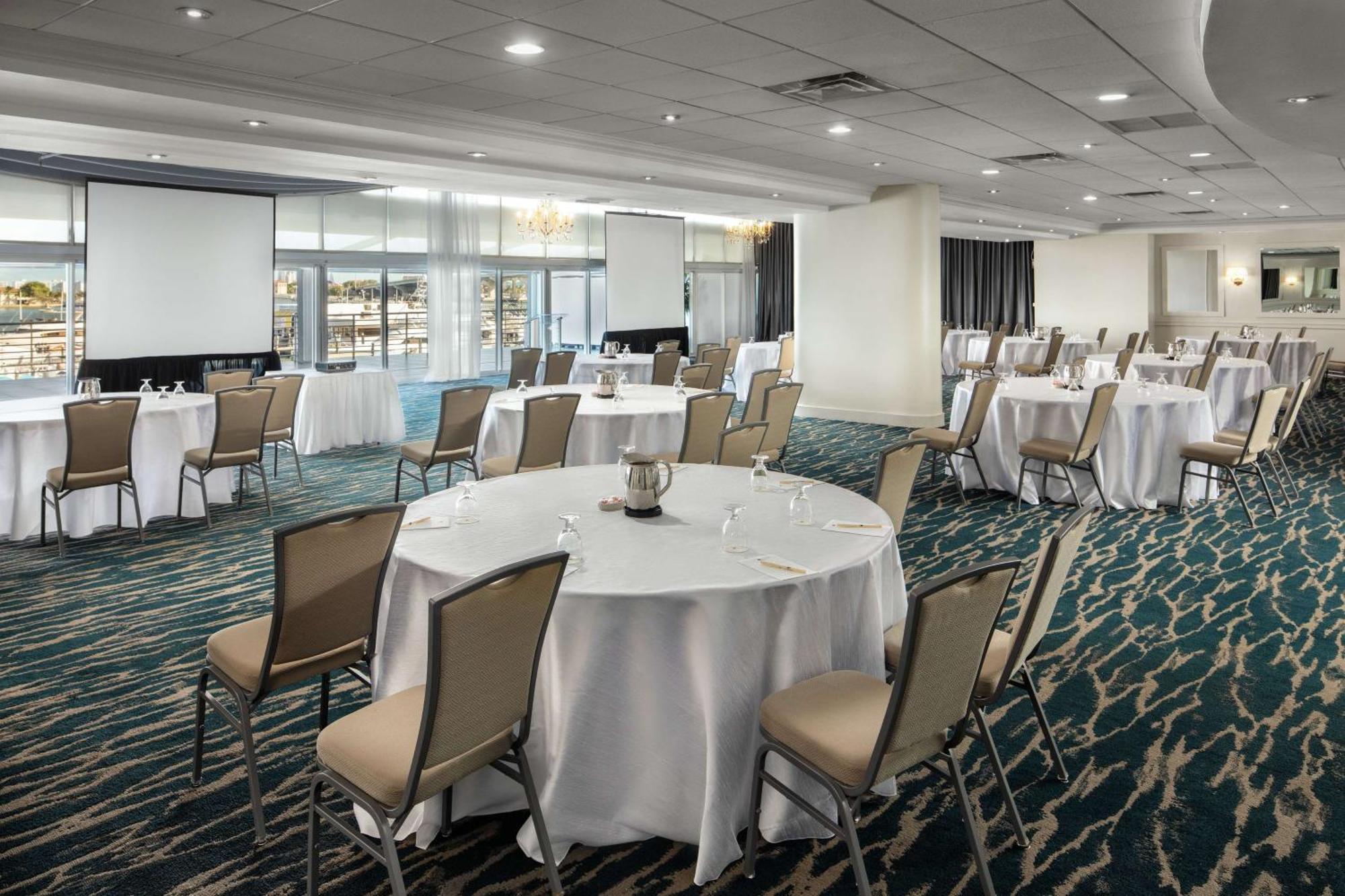 Doubletree By Hilton Grand Hotel Biscayne Bay Miami Exterior foto