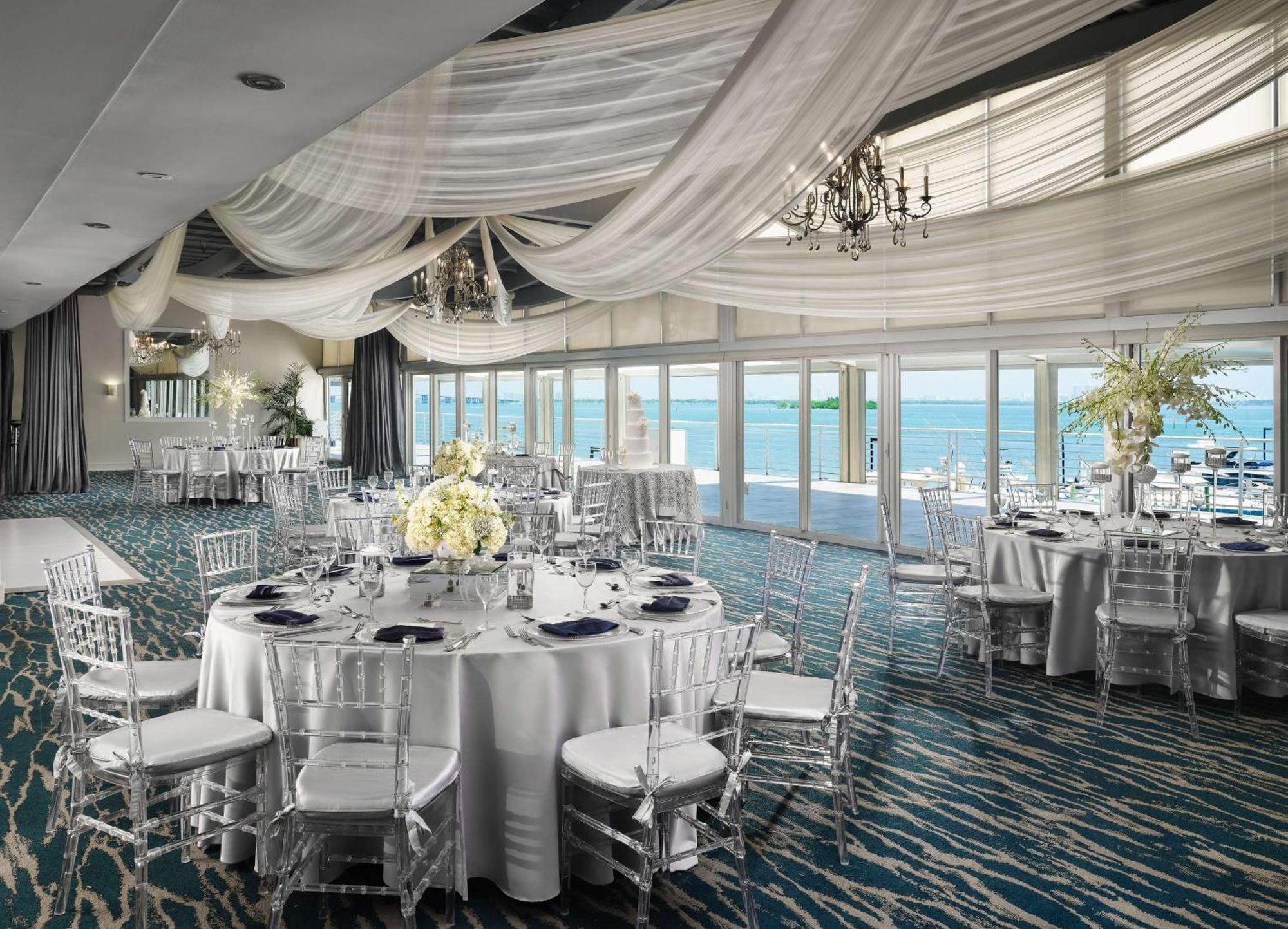 Doubletree By Hilton Grand Hotel Biscayne Bay Miami Exterior foto