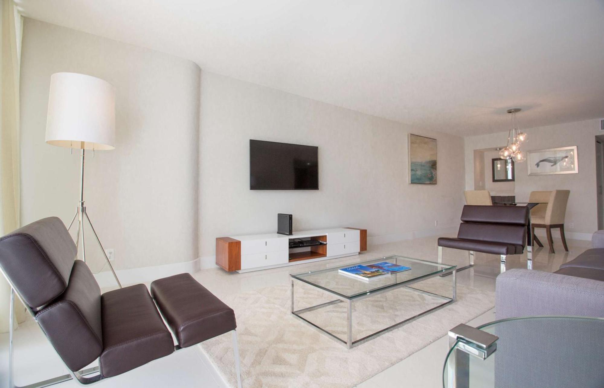 Doubletree By Hilton Grand Hotel Biscayne Bay Miami Exterior foto