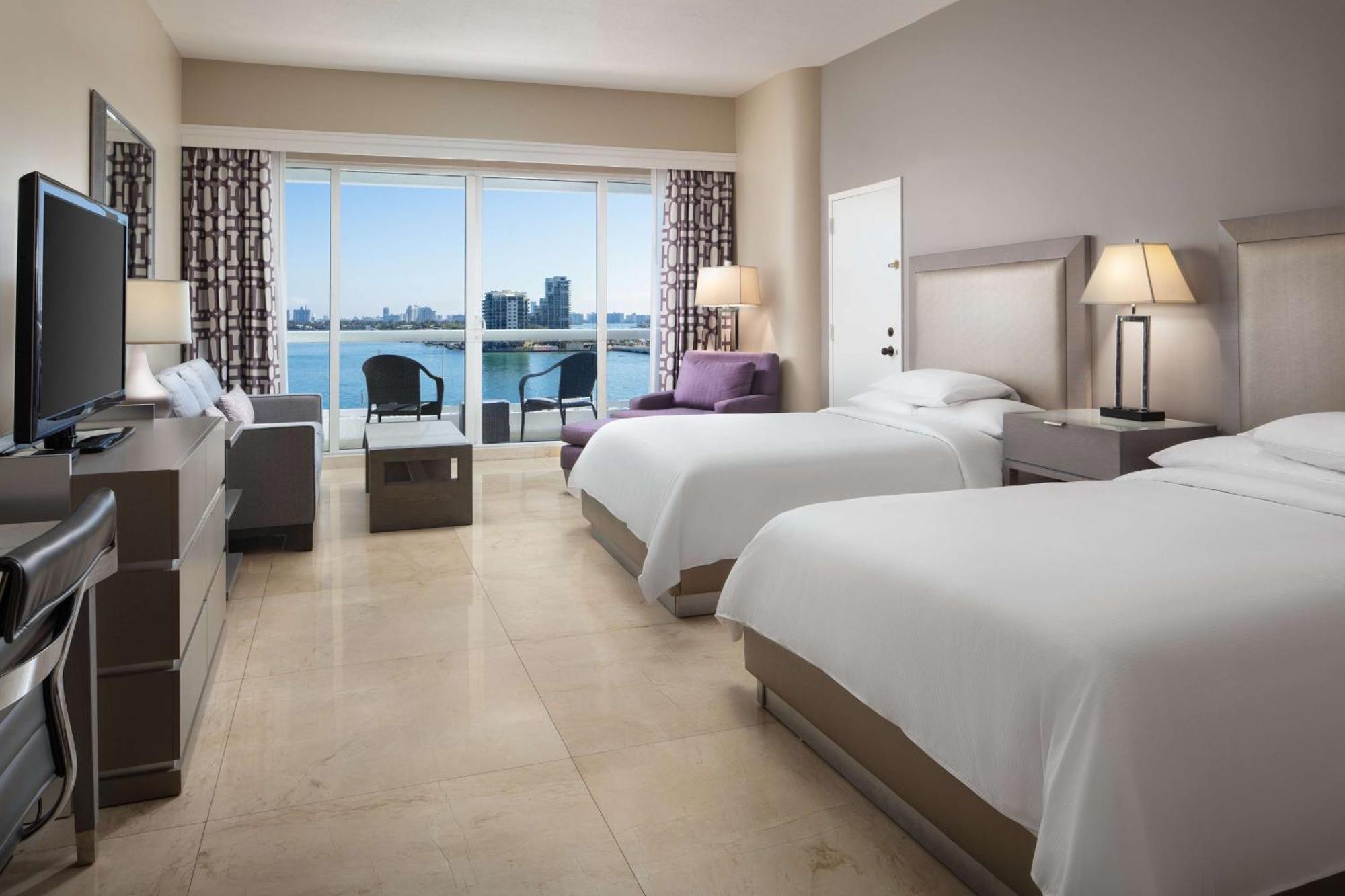 Doubletree By Hilton Grand Hotel Biscayne Bay Miami Exterior foto