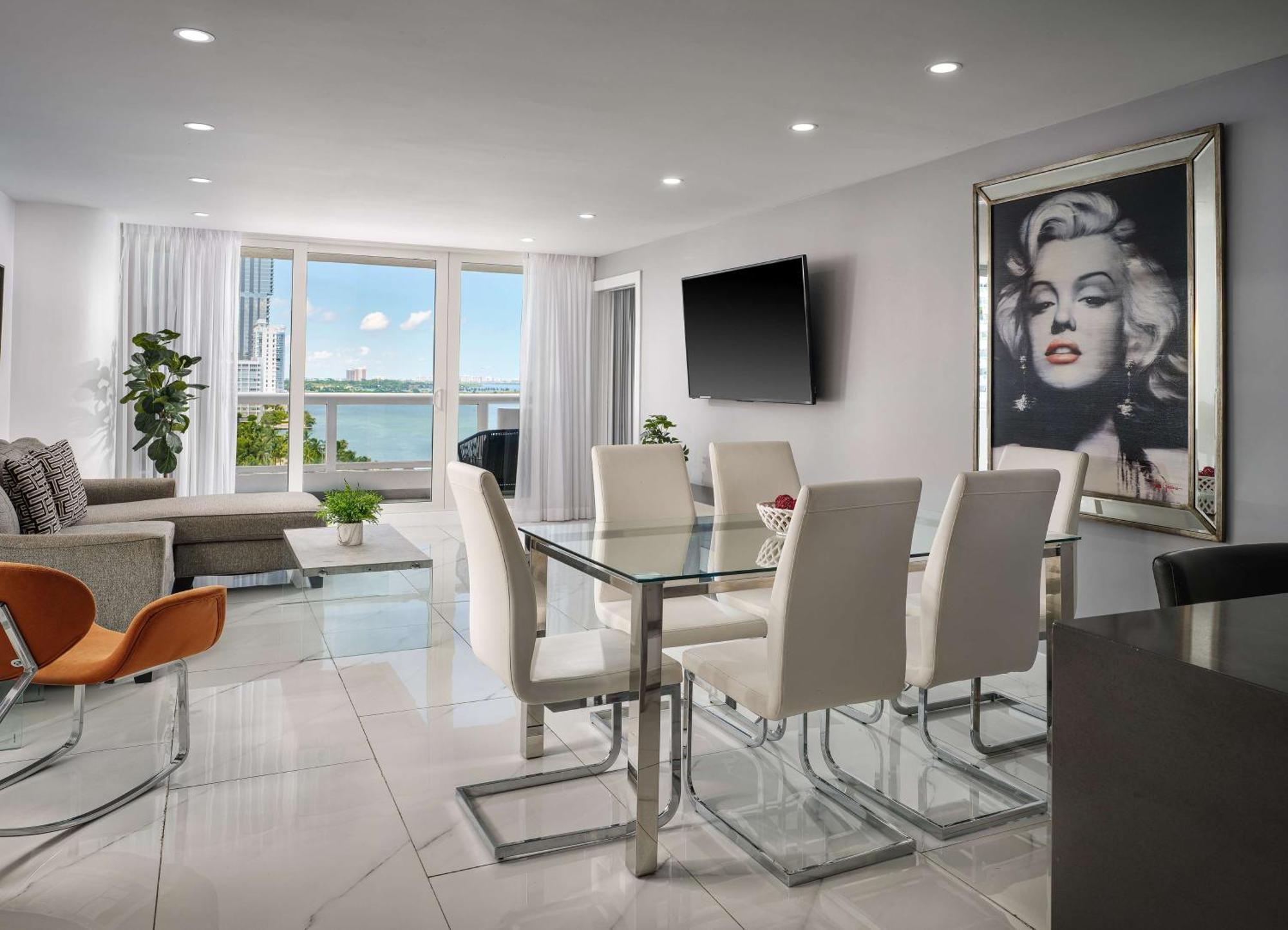 Doubletree By Hilton Grand Hotel Biscayne Bay Miami Exterior foto