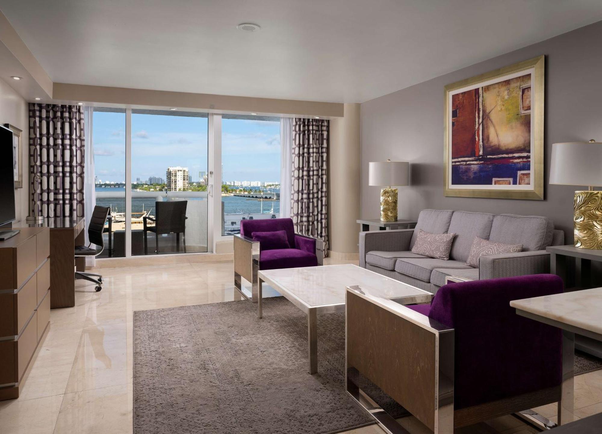 Doubletree By Hilton Grand Hotel Biscayne Bay Miami Exterior foto