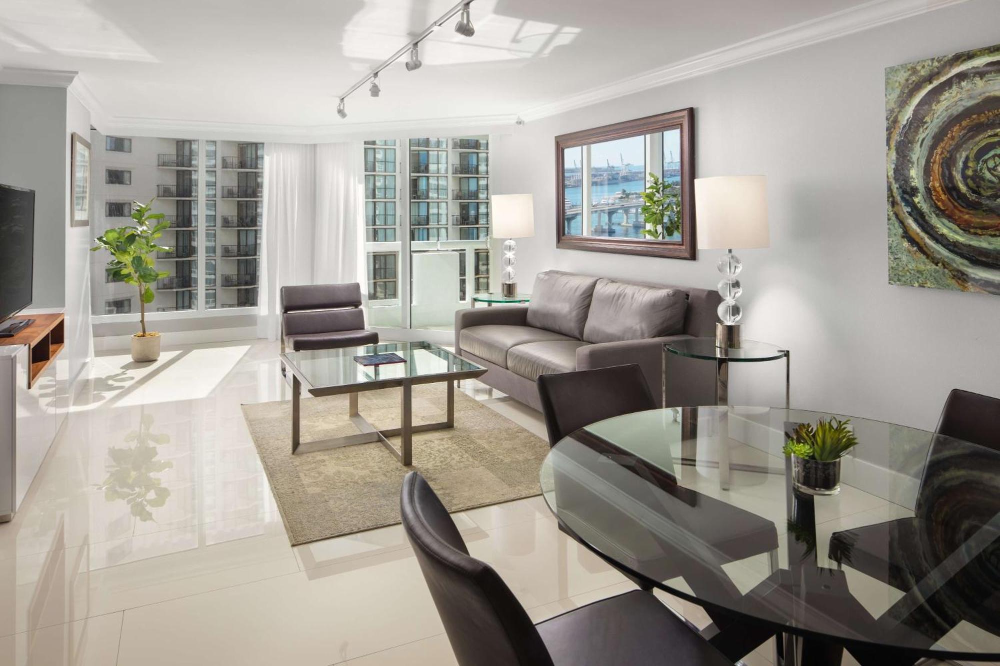 Doubletree By Hilton Grand Hotel Biscayne Bay Miami Exterior foto