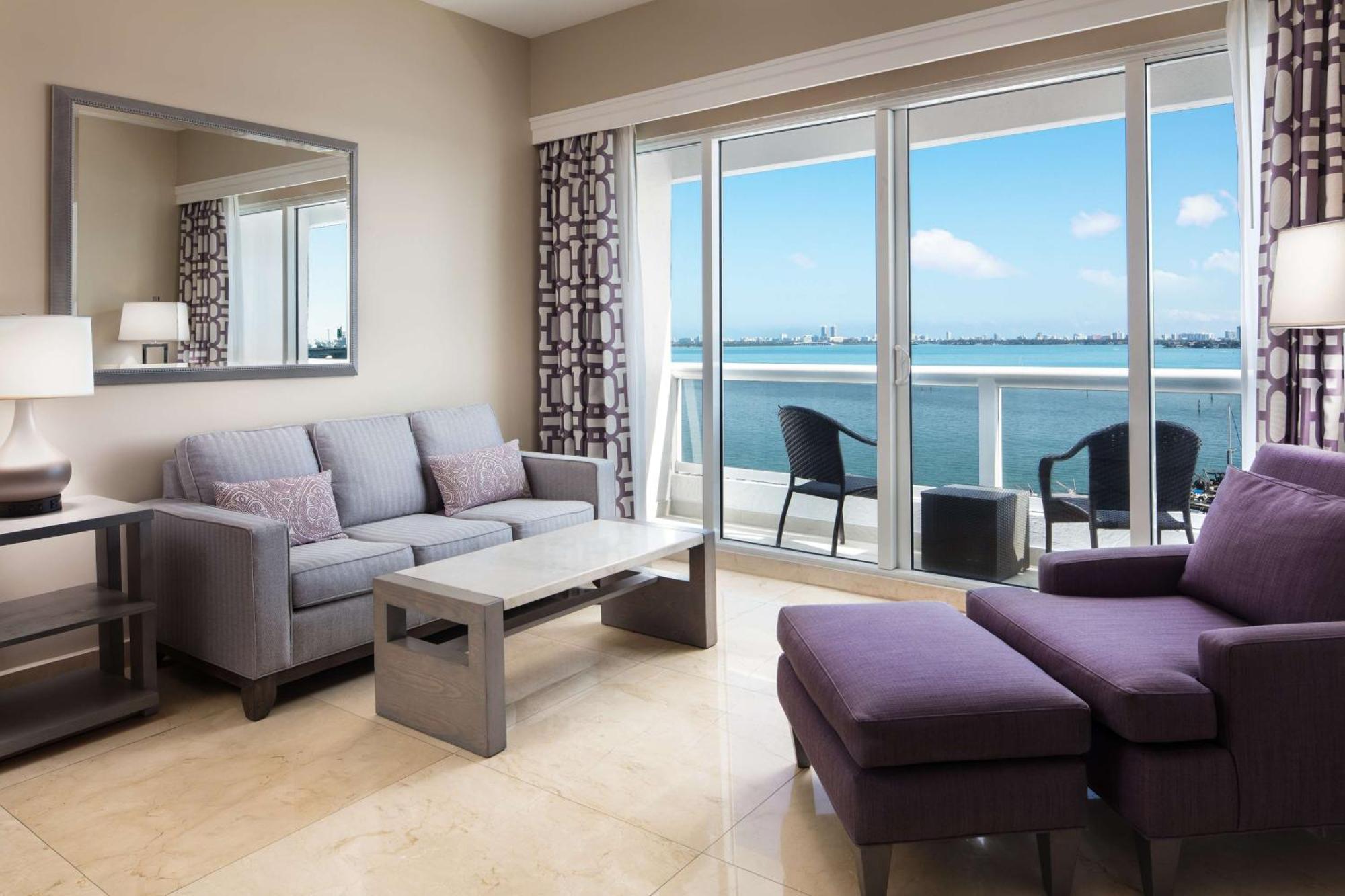Doubletree By Hilton Grand Hotel Biscayne Bay Miami Exterior foto