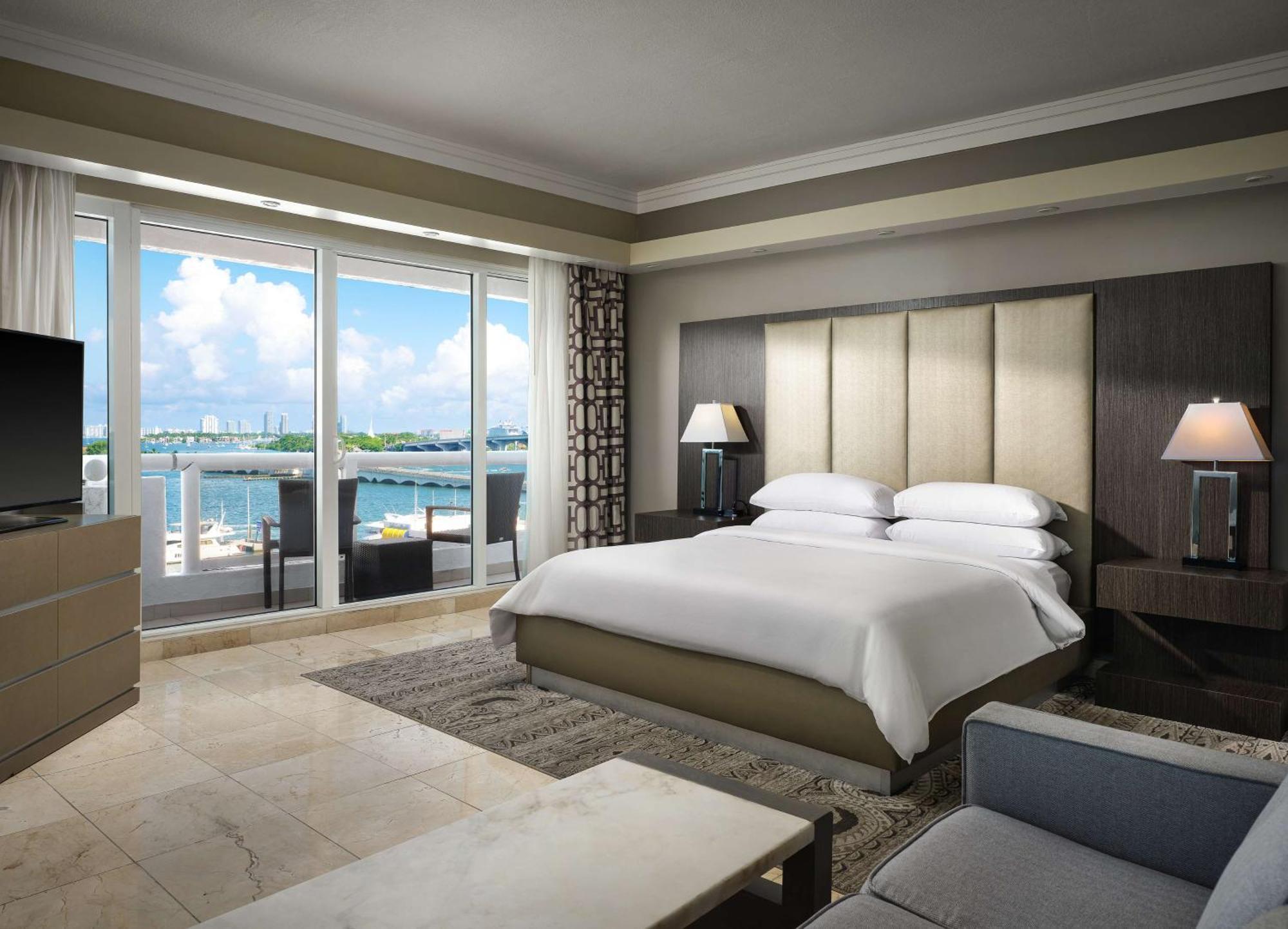 Doubletree By Hilton Grand Hotel Biscayne Bay Miami Exterior foto