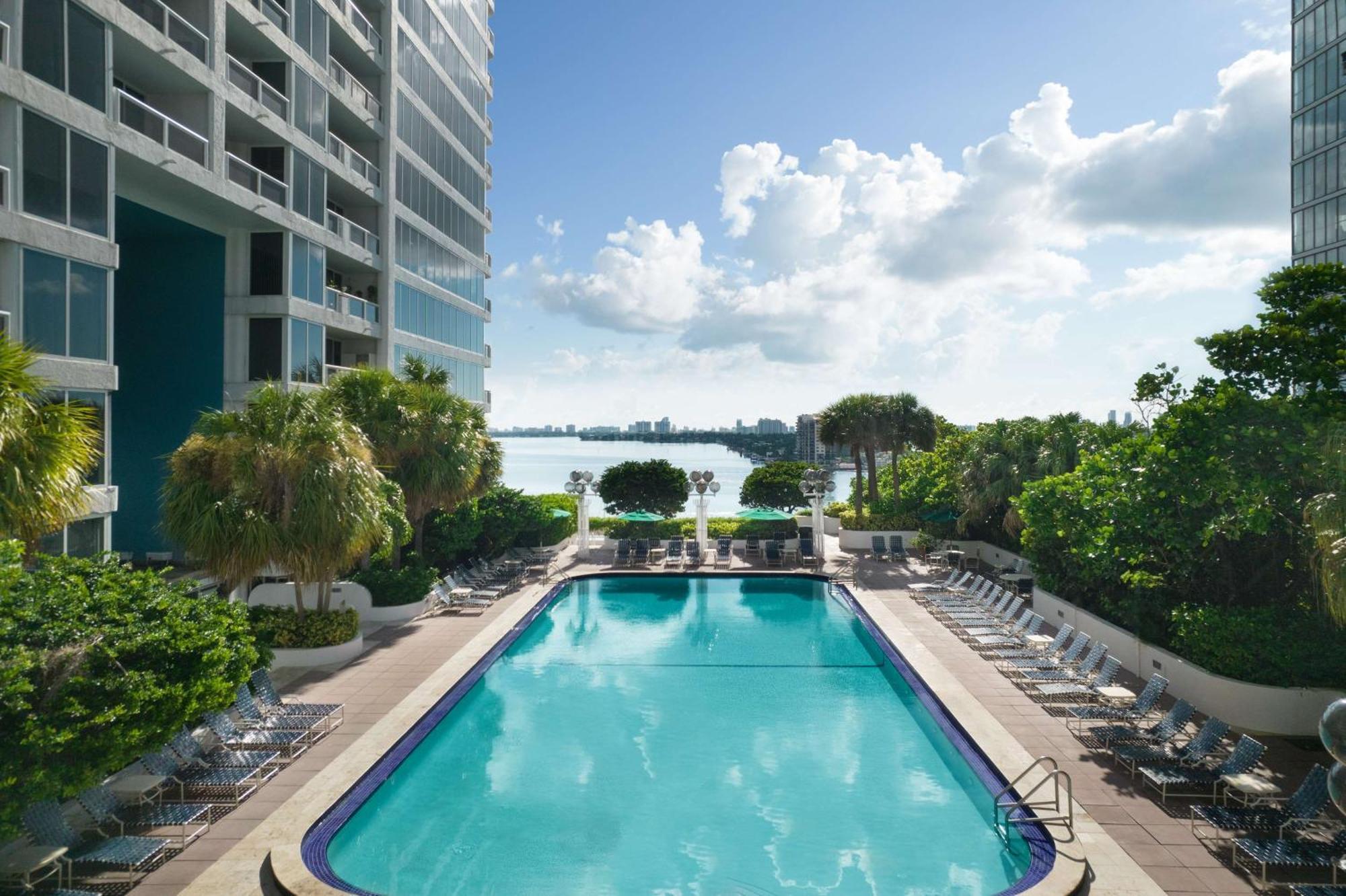 Doubletree By Hilton Grand Hotel Biscayne Bay Miami Exterior foto