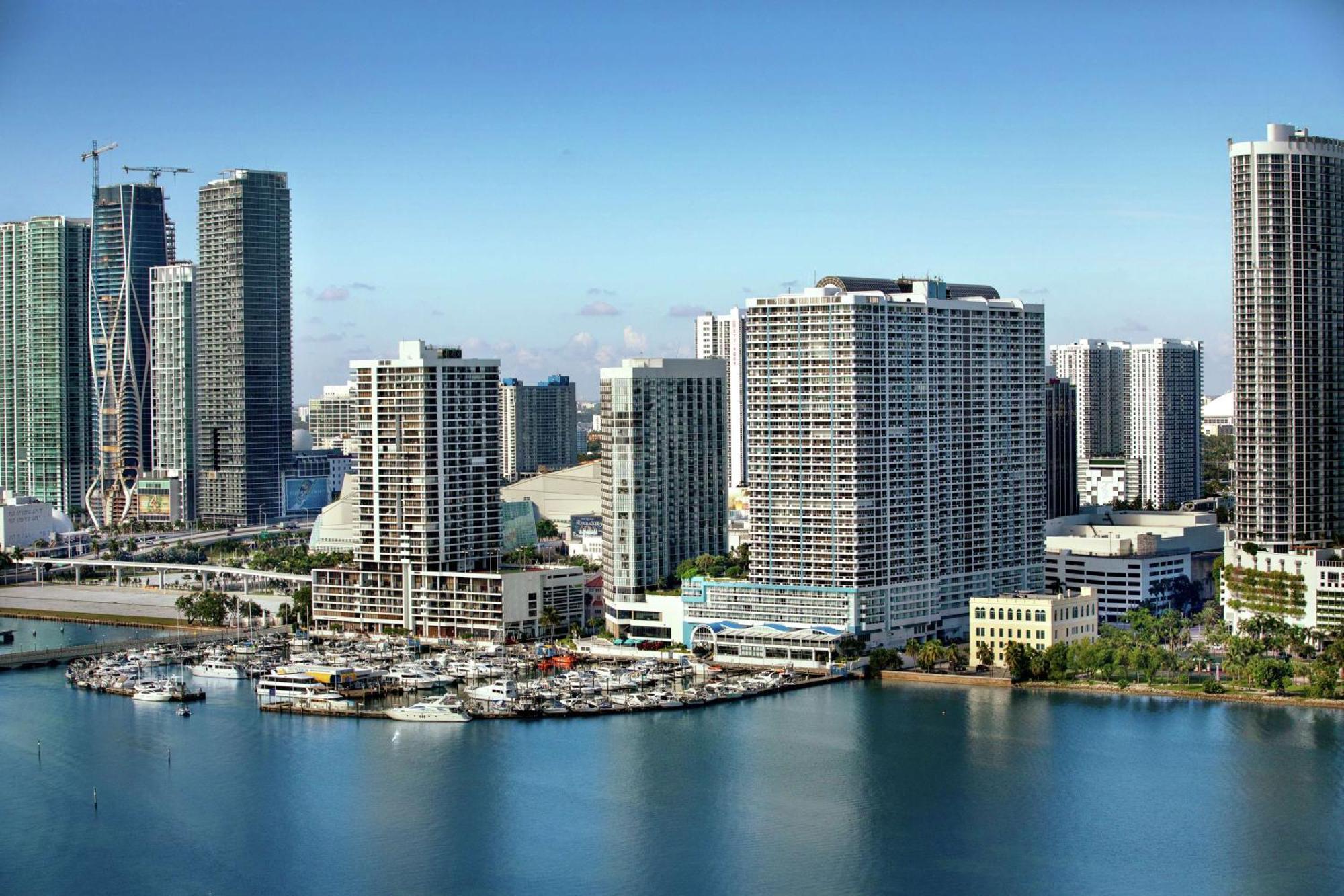 Doubletree By Hilton Grand Hotel Biscayne Bay Miami Exterior foto