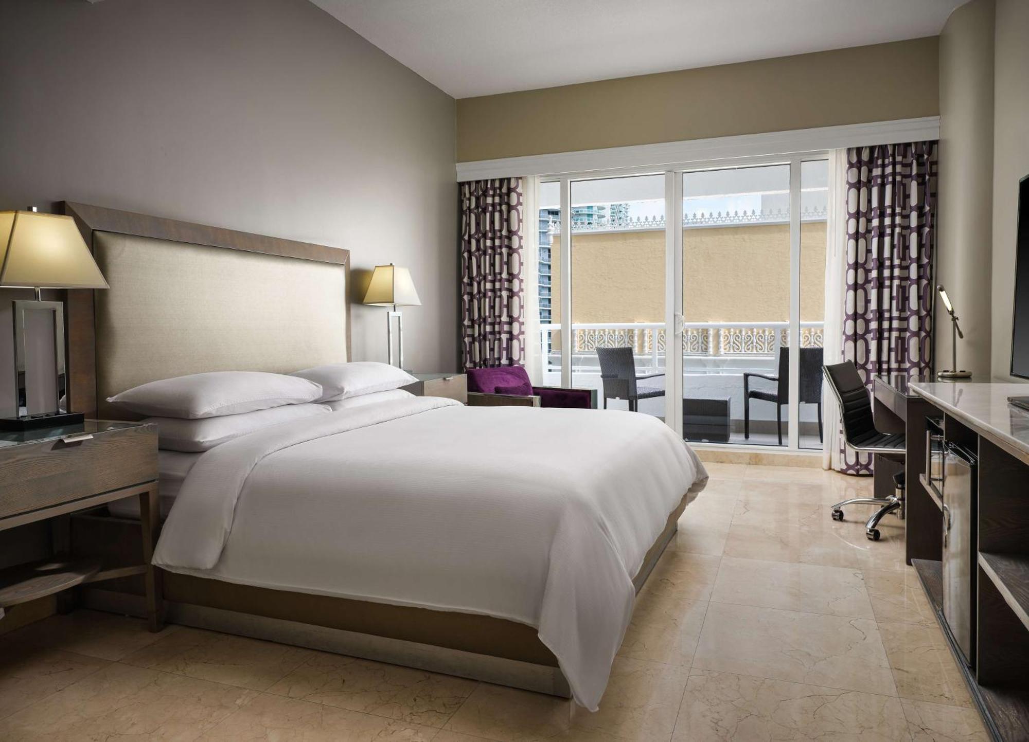 Doubletree By Hilton Grand Hotel Biscayne Bay Miami Exterior foto