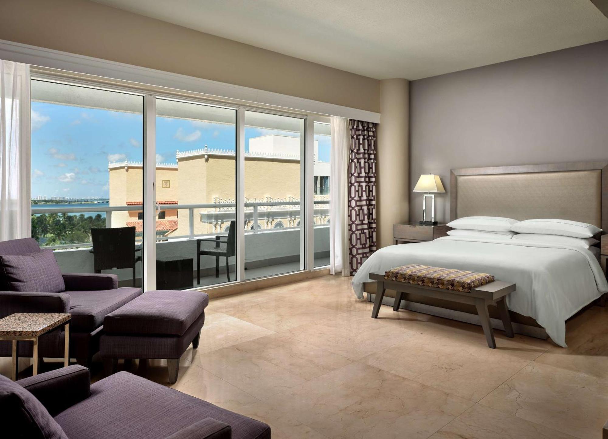 Doubletree By Hilton Grand Hotel Biscayne Bay Miami Exterior foto