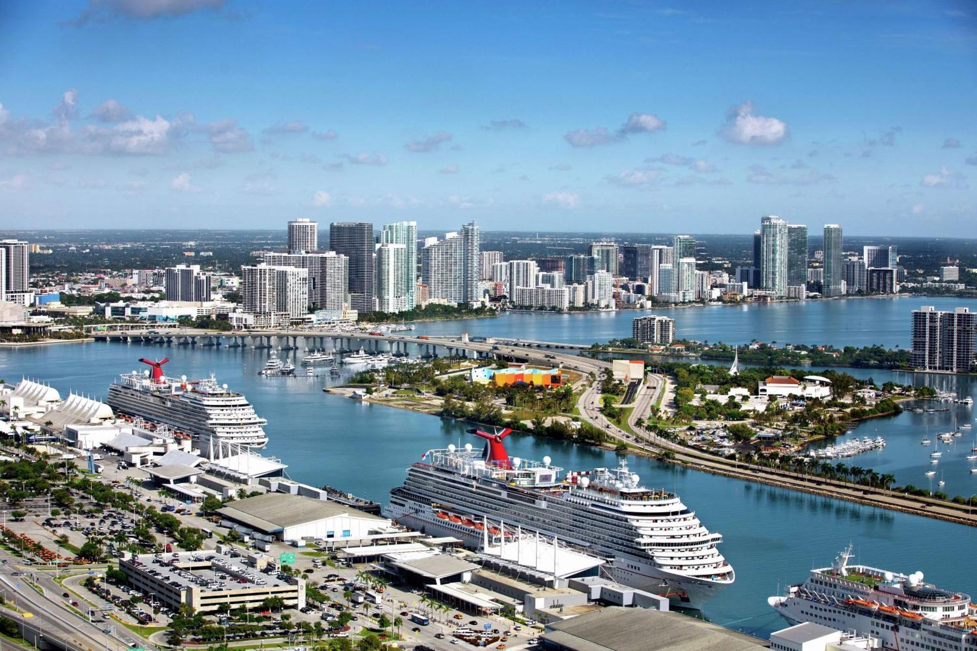 Doubletree By Hilton Grand Hotel Biscayne Bay Miami Exterior foto